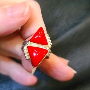 Red coral 🪸 sterling triangle 🔺️ ring sz6
